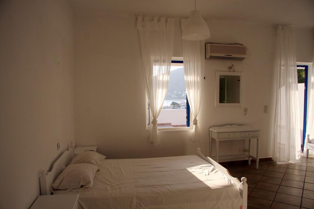 Armadoros Hotel / Ios Backpackers Chora Exterior foto